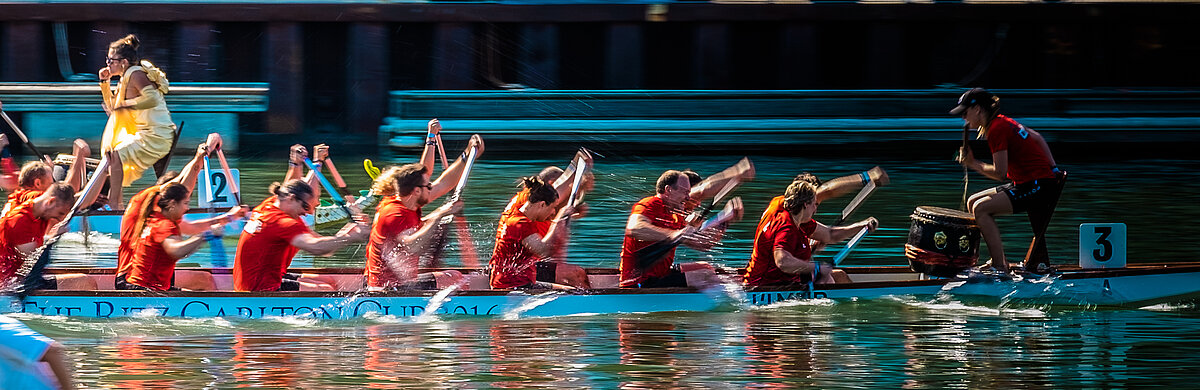 NEULAND Mannschaft beim Drachenbootrennen