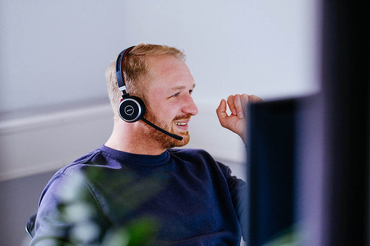 NSC Mitarbeiter, der telefoniert