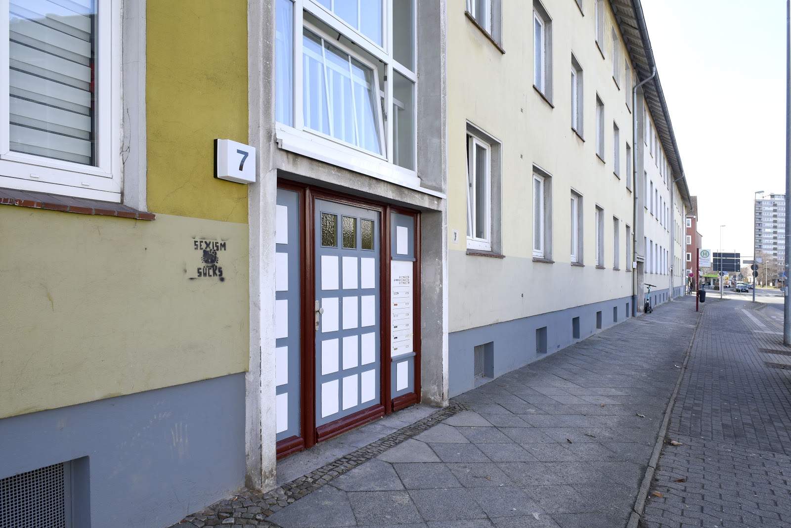 3-Zimmer-Wohnung in stadtnaher Lage // 1.OG rechts - Photo 1