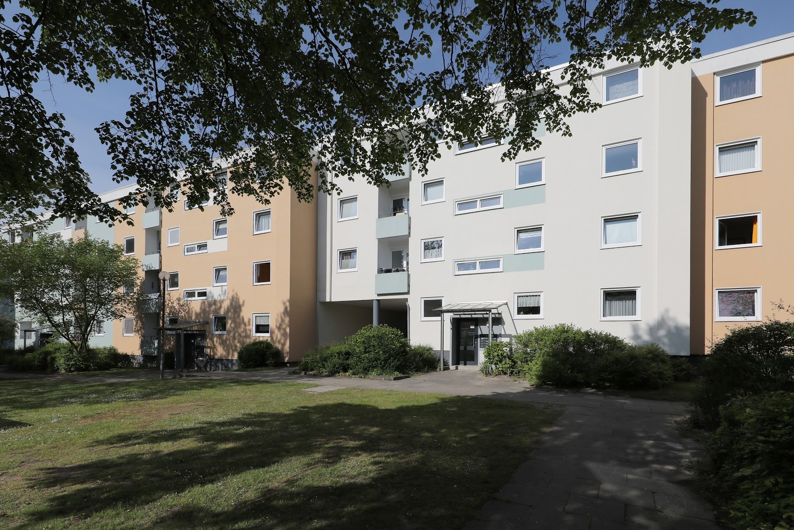 2-Zimmer-Wohnung mit großzügigem Wohnzimmer // 3.OG links - Photo 1