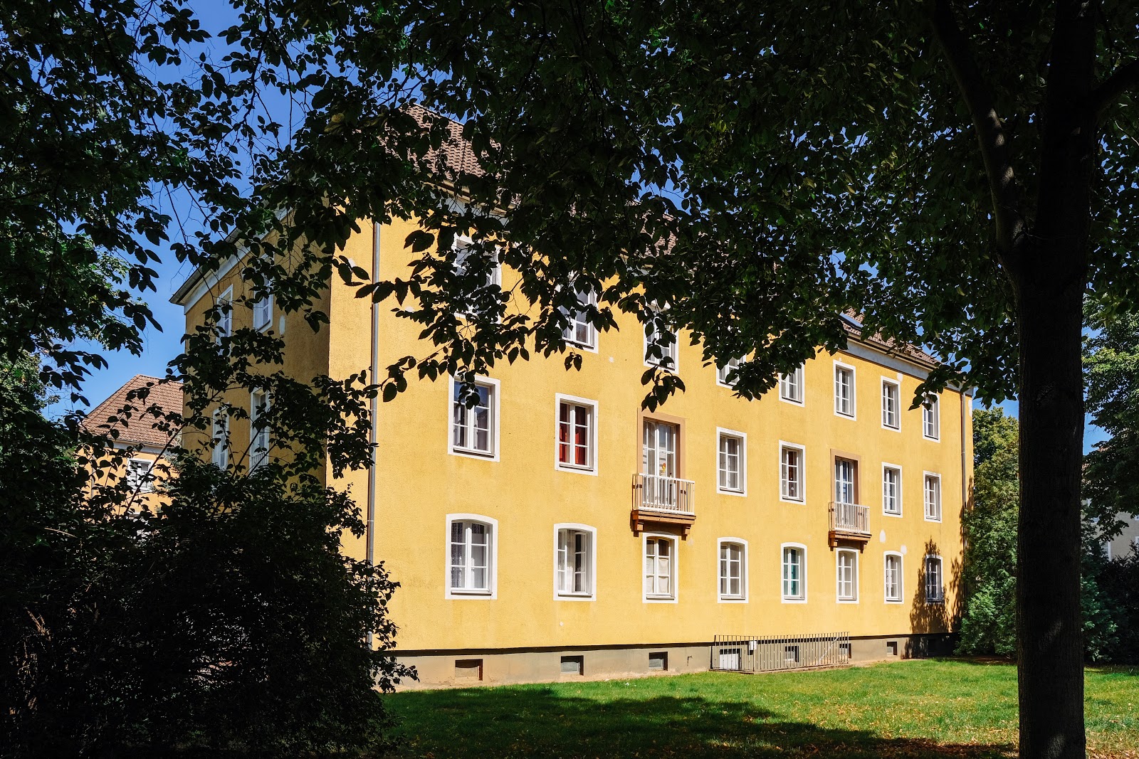 Zentrale gelegene 3-Zimmer-Wohnung in den "Höfen" //2.OG rechts - Photo 3