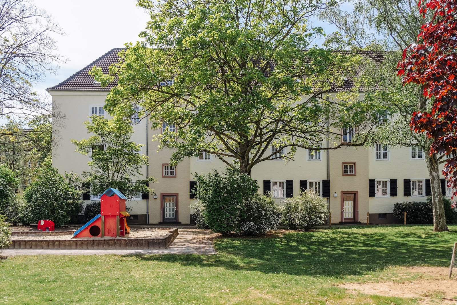 Zentrale Wohnung mit Duschbad // 1.OG links - Photo 4