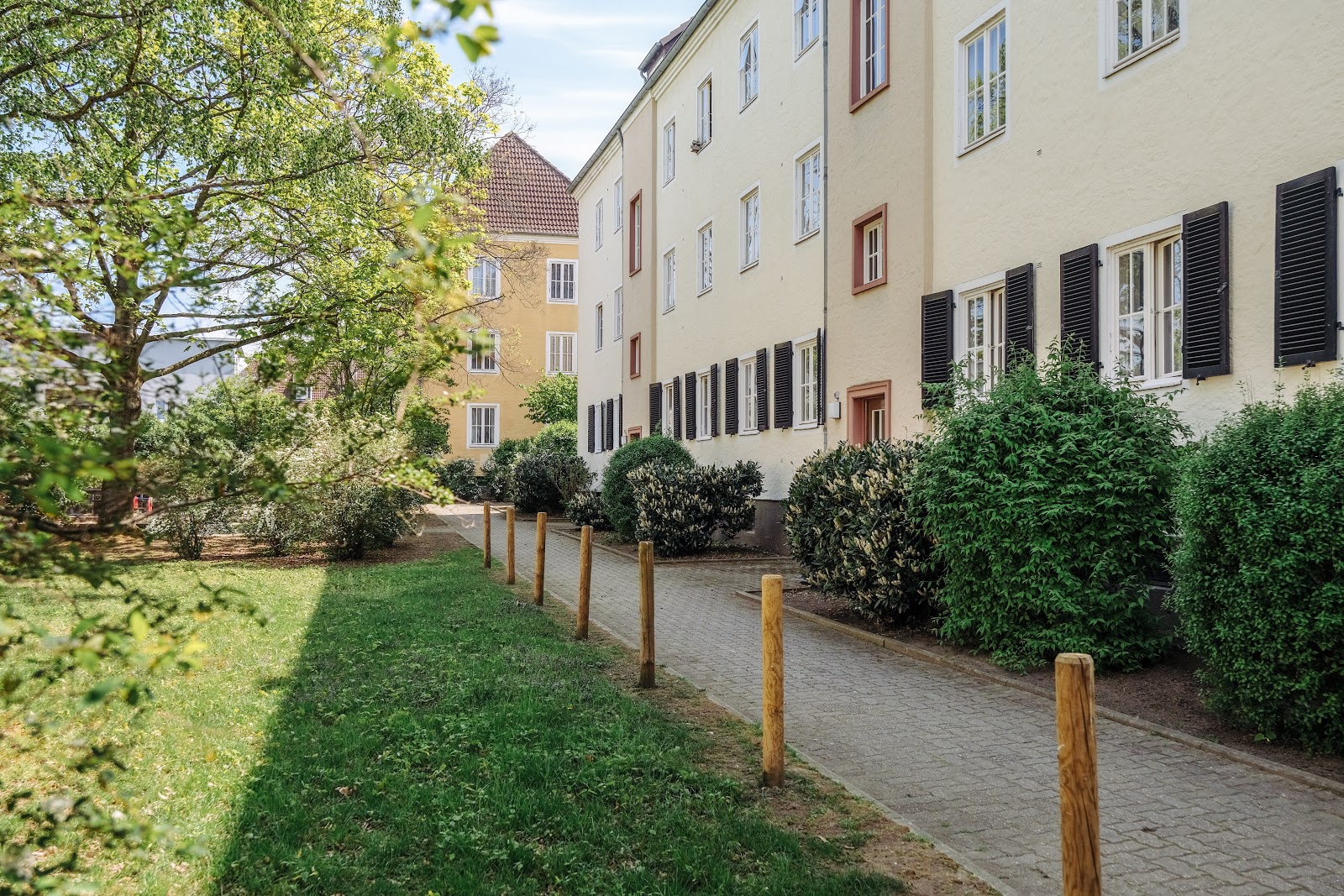 Zentrale Wohnung mit Duschbad // 1.OG links - Photo 2